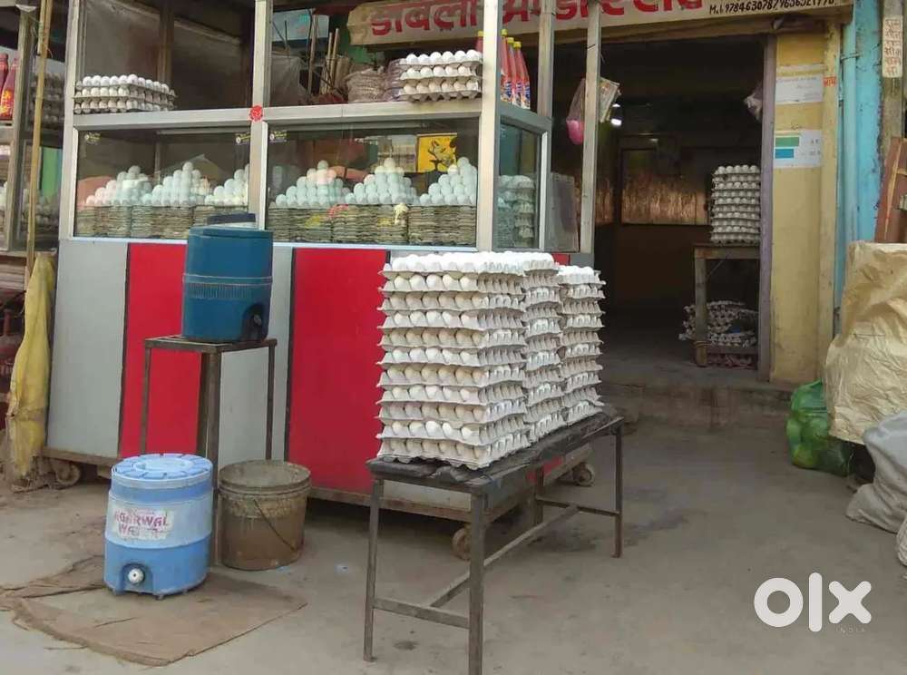 Anda omlet bread  omlet banane wala staff ho..dukaan bhi sambhal le