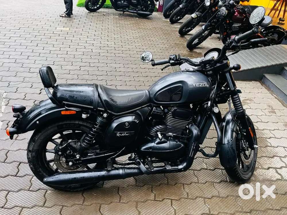 Yezdi Roadster  Smokey Black  Well Maintained  6,231 km