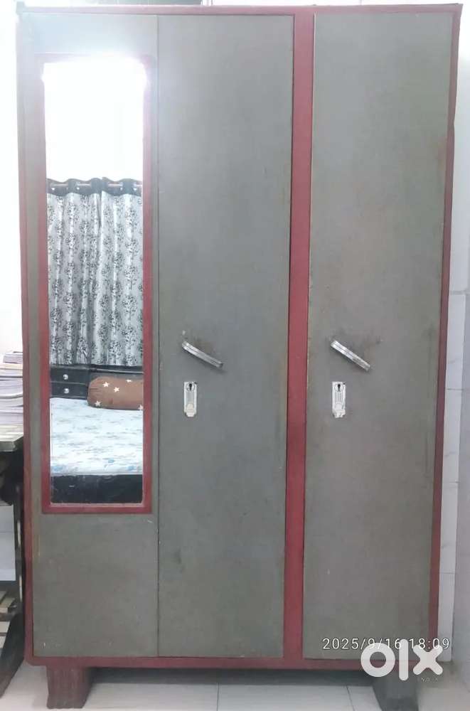 3 sided metal Almirah