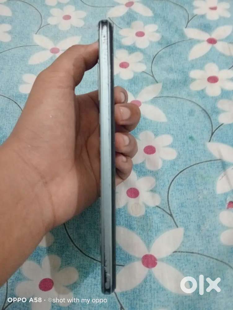 Vivo Y 21 with charger