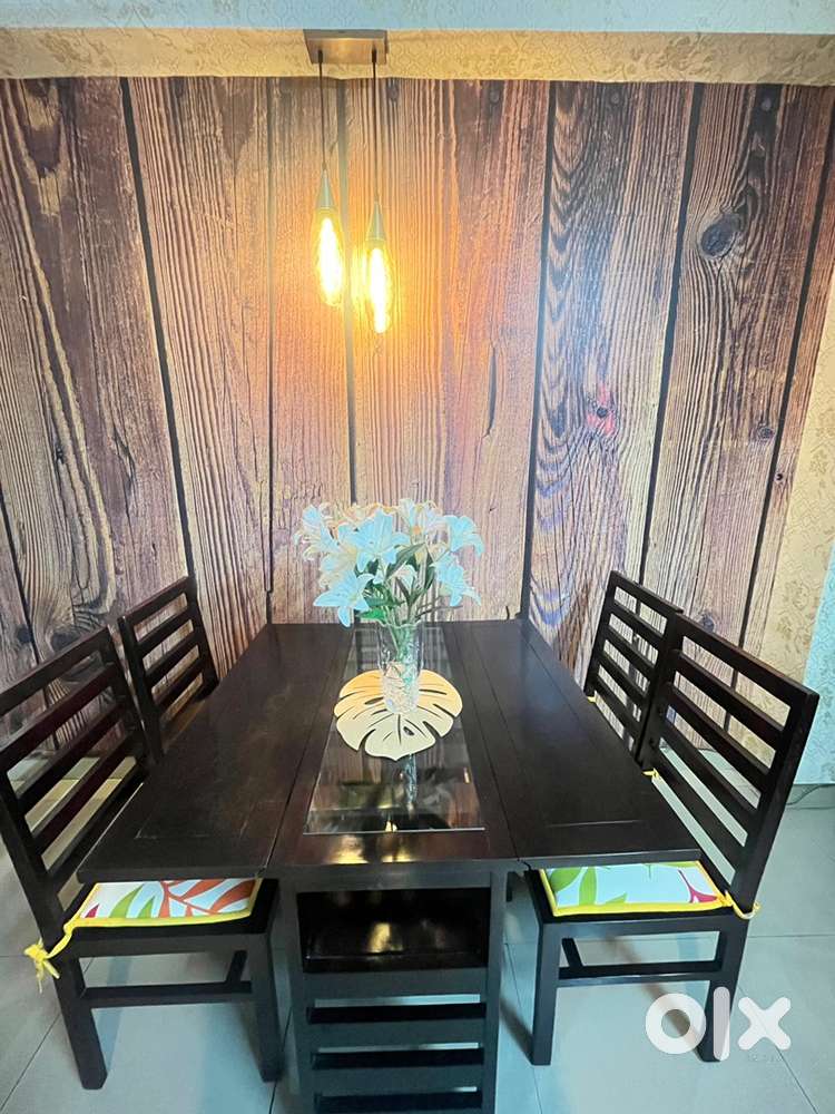 4 Seater foldable Dining Set