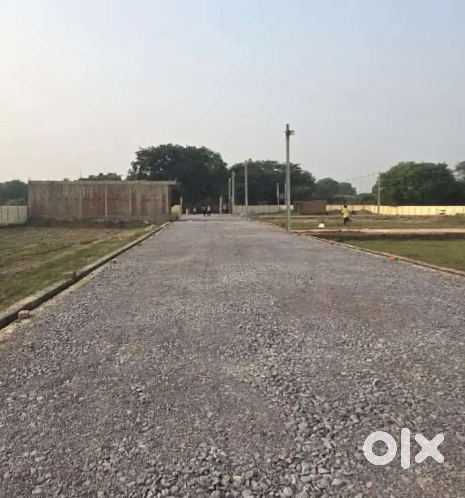 30 feet RCC road pe plot le prime location  me ready to movie