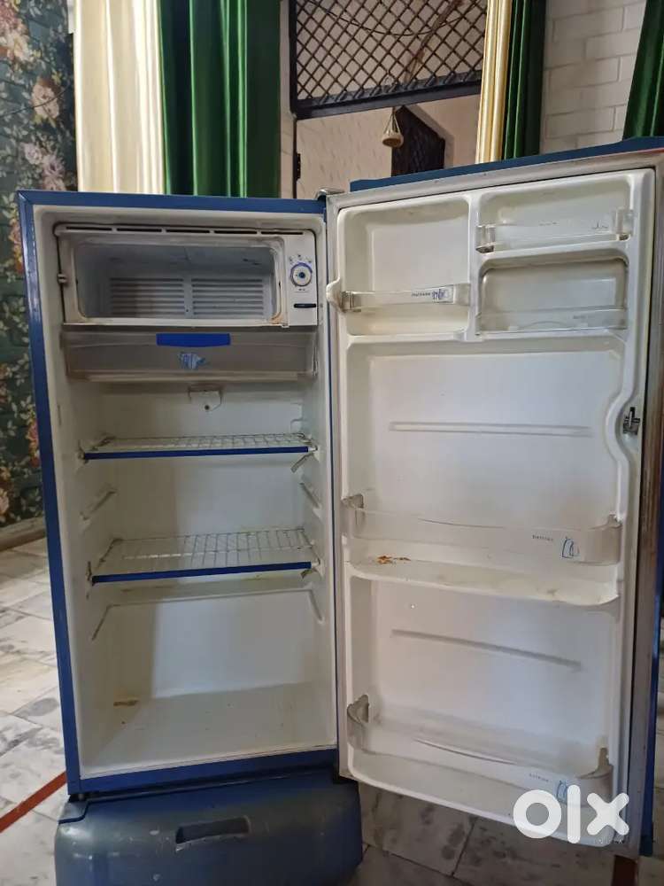 Single door fridge in good working condition