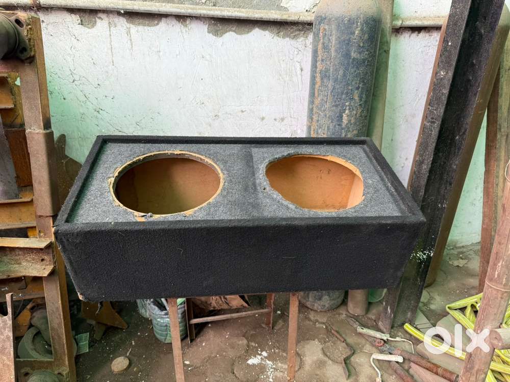 Dual subwoofer enclosure