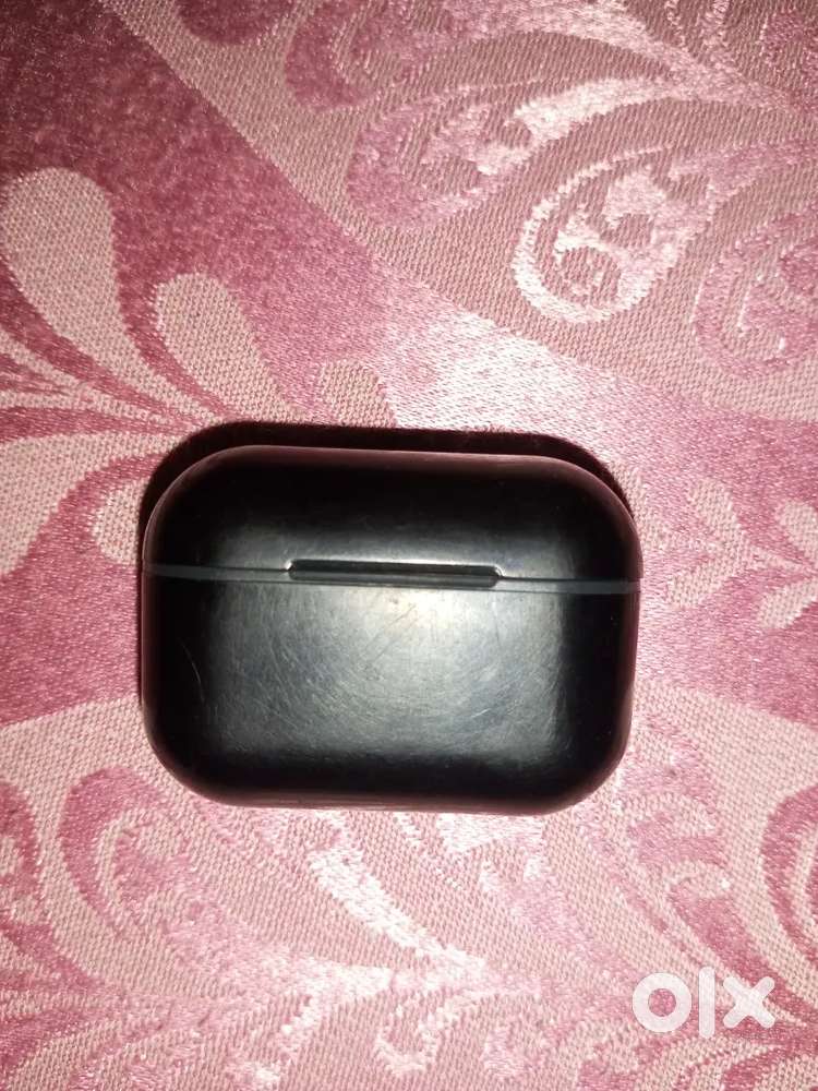 Earbuds charging box