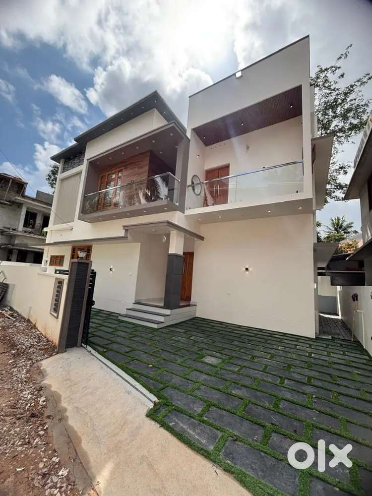 4.3 cent 4 Bhk Near POTHENCODE Panchayath