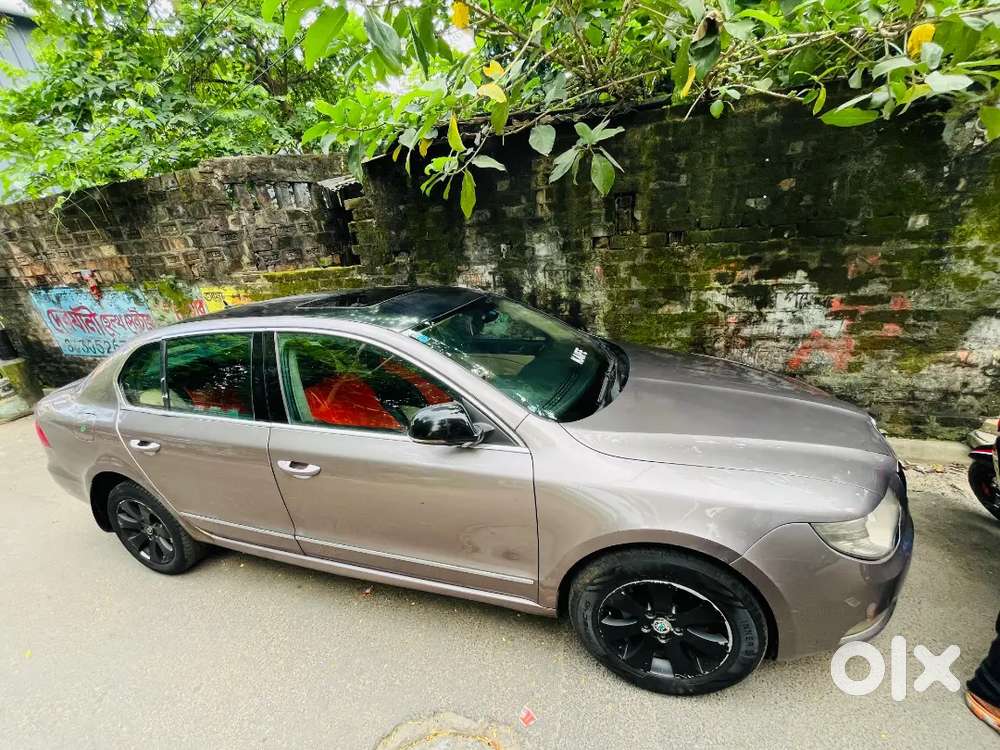 Skoda Superb 2011 Petrol 85000 Km Driven