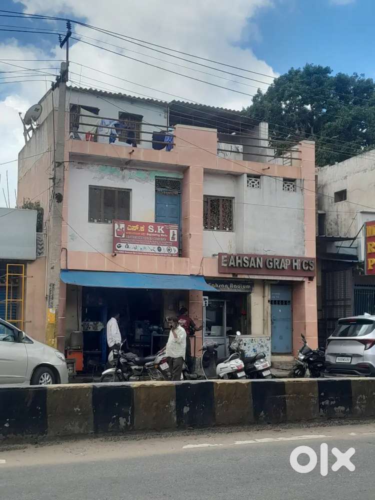 Commercial main road property at main city center bussiness area