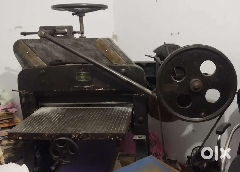 Cutting Machine 32 Good Condition