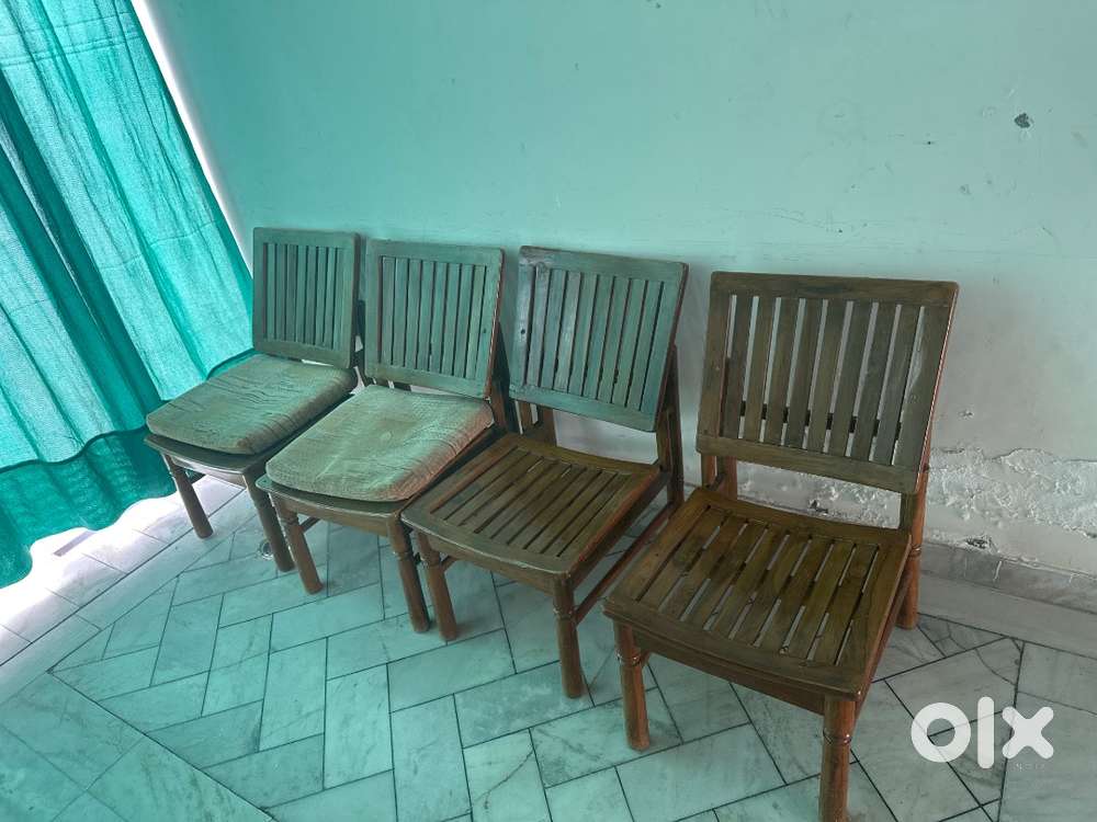 2+2 Seater Sofa + 4 chairs