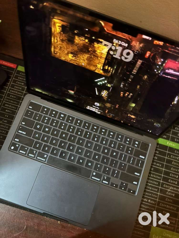 Apple mac air M2 3 months old