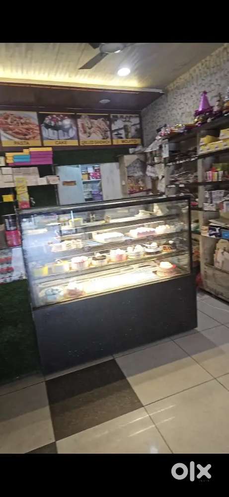 5 feet  display cake counter