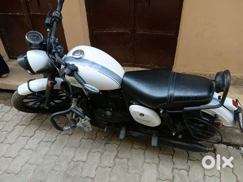 Jawa 42 classic legends maat white