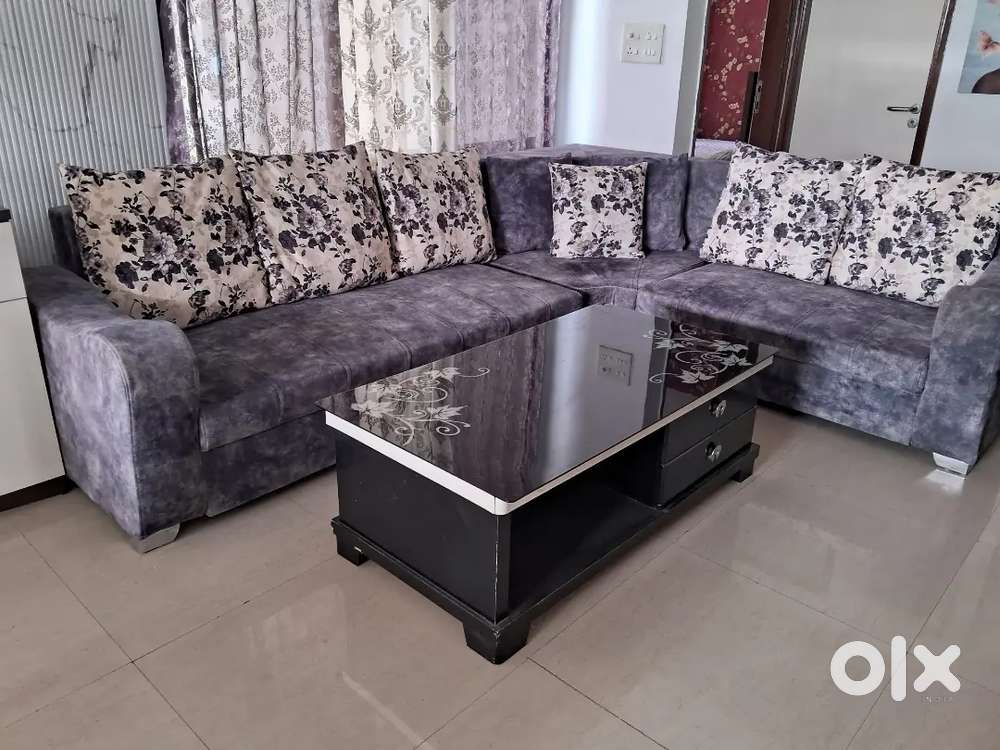 Sofa set- 6 seater with central table