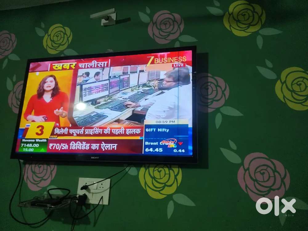 Sony TV 55 inch - one lining in LED, No smart TV