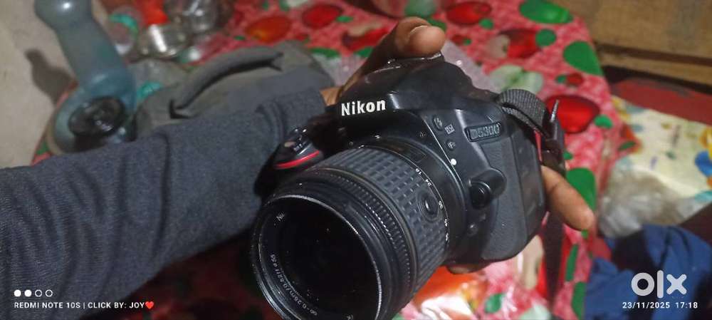 NIKON D5300 MINT CONDITION ONLY MONEY PROBLEM