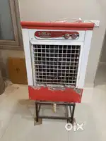 Cooler in excellent condition with stand - 1 season used