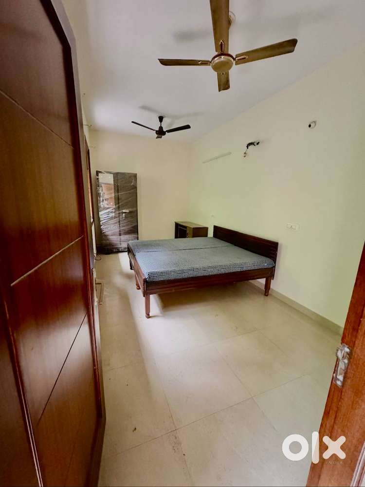 PG or Independent Room - Sector 70 - Girls Only