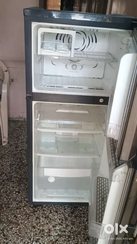 Fridge Godrej Eon Excellent working condition.