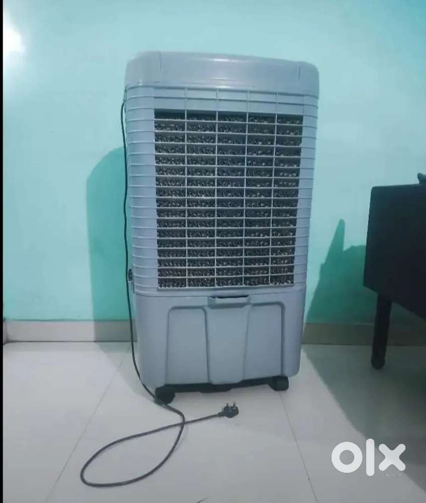 65 ltr cooler 1 year old movable wheel 3 gear