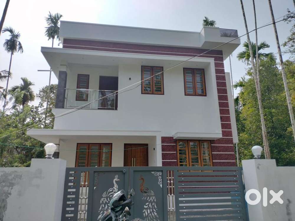 Paravoor kodunagalloor road 3 bed new house ,45. Lakhs nego