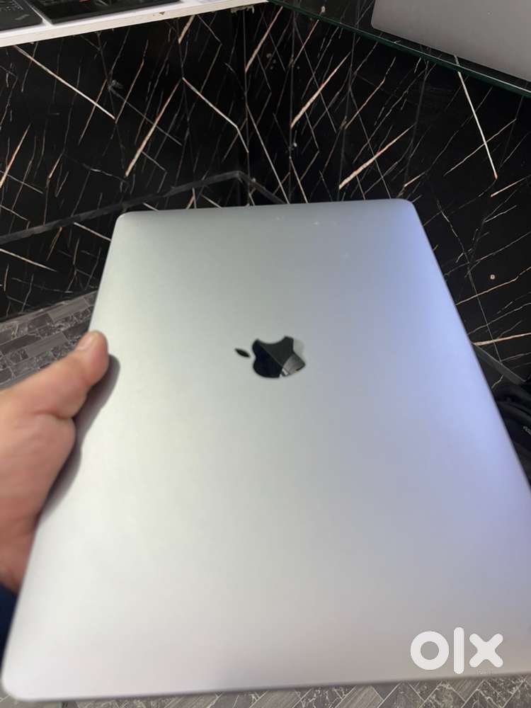 MACBOOK PRO