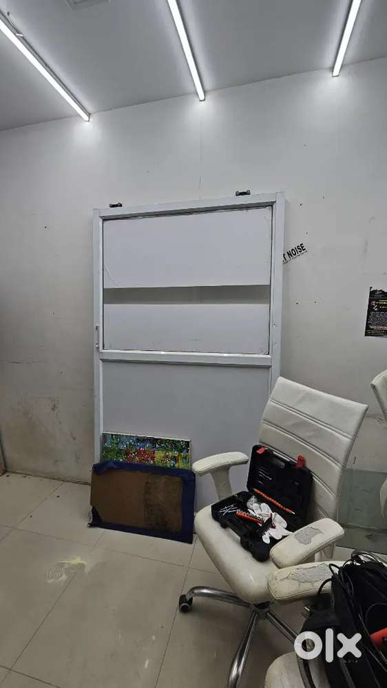 Aluminium partition and alluminium door