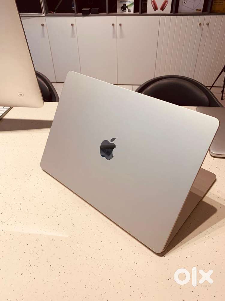 MacBook Air M2 (15-inch) 8GB/256GB Starlight Just in 55,600/-