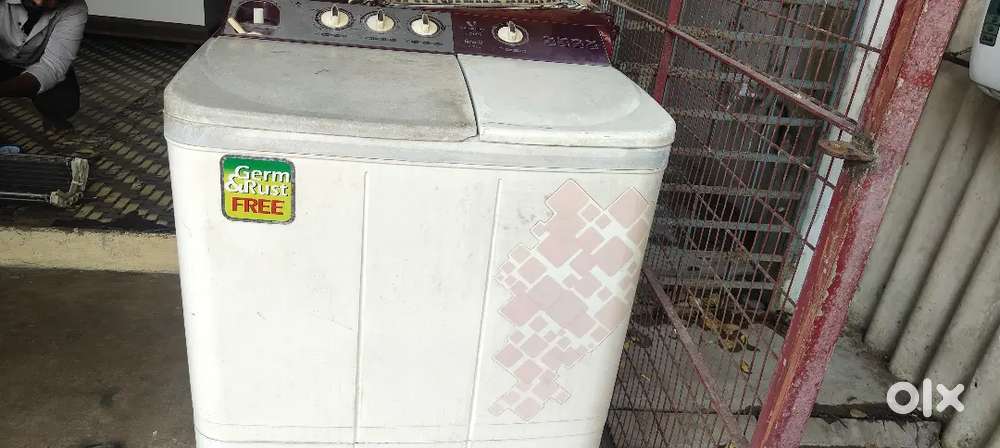Secondhand used washing Machine available in good working condition.