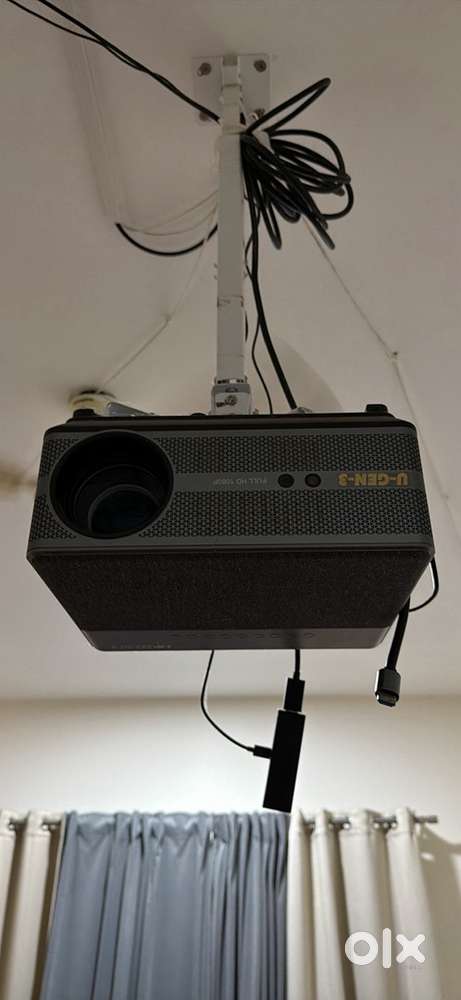 Complete Home theatre setup (Projector + Screen + 5.1 speakers)