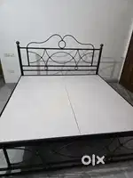 Antique design metal bed