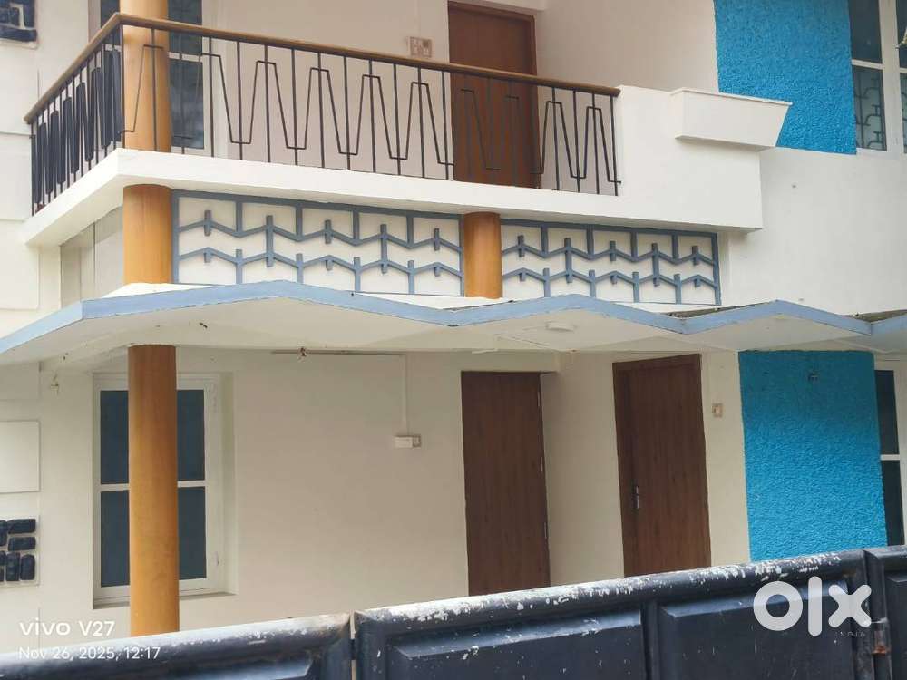 IDS232278 Residential 10.5 Cent Land with House Sale at Vellayambalam