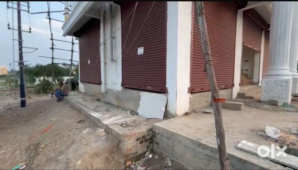 Kilambakkam bus stand ,express shops available in hotel