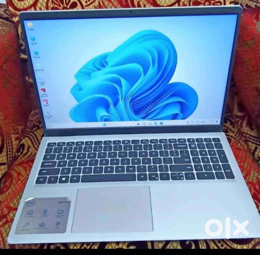 DELL LAPTOP 8 GP RAM 256 GP SSD WIFI WEBCAM AMD RYZEN 5 PROCESSOR