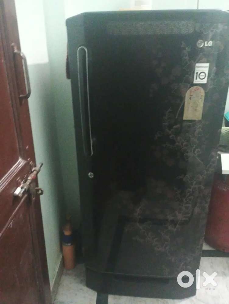 LG FRIDGE 230LTR 8000 in super working condition