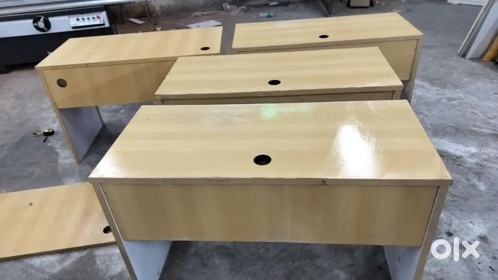 4/2 OFFICE TABLE