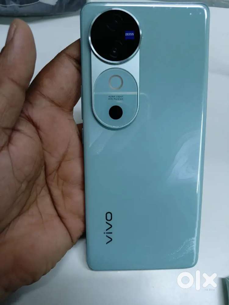 Vivo V40 8 ...128..urgent sell