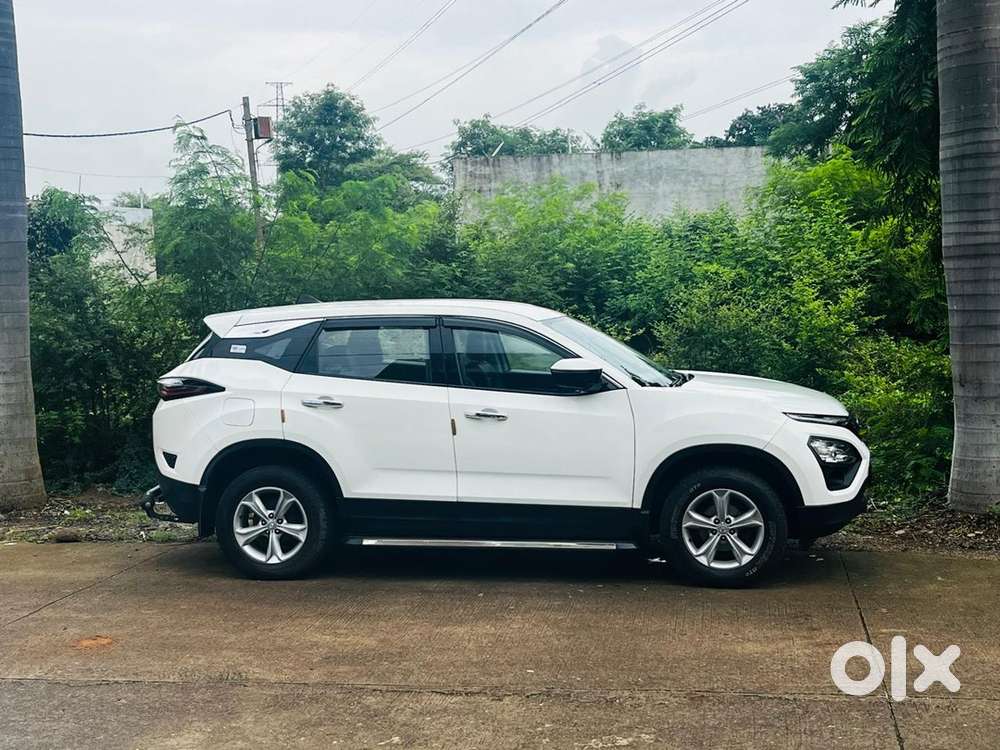 कार ड्राइवर चाहिए है जिसके पास licence होना चाहिए