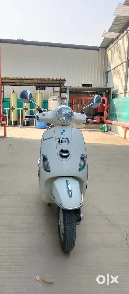 Vespa wight colour 125cc