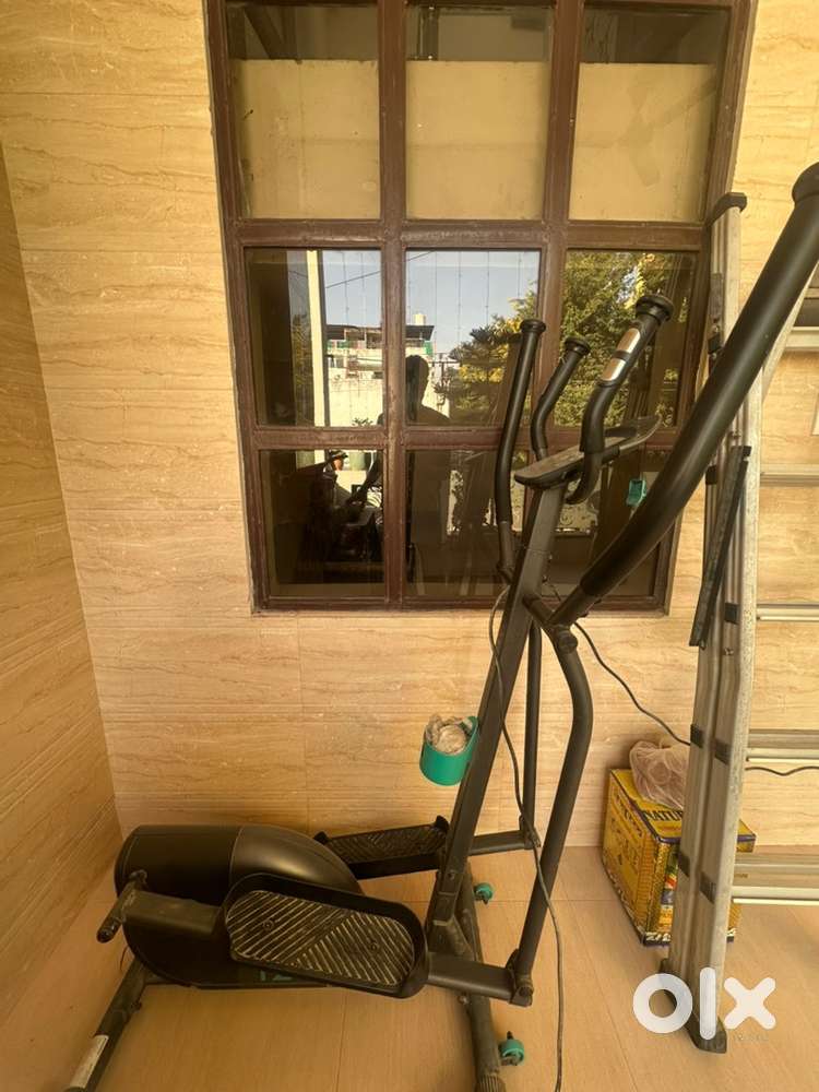 Domyos elliptical trainer machine