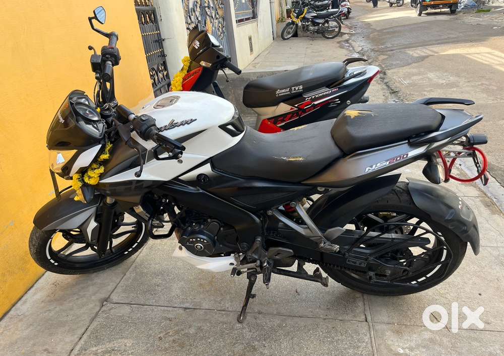 NS200 bike