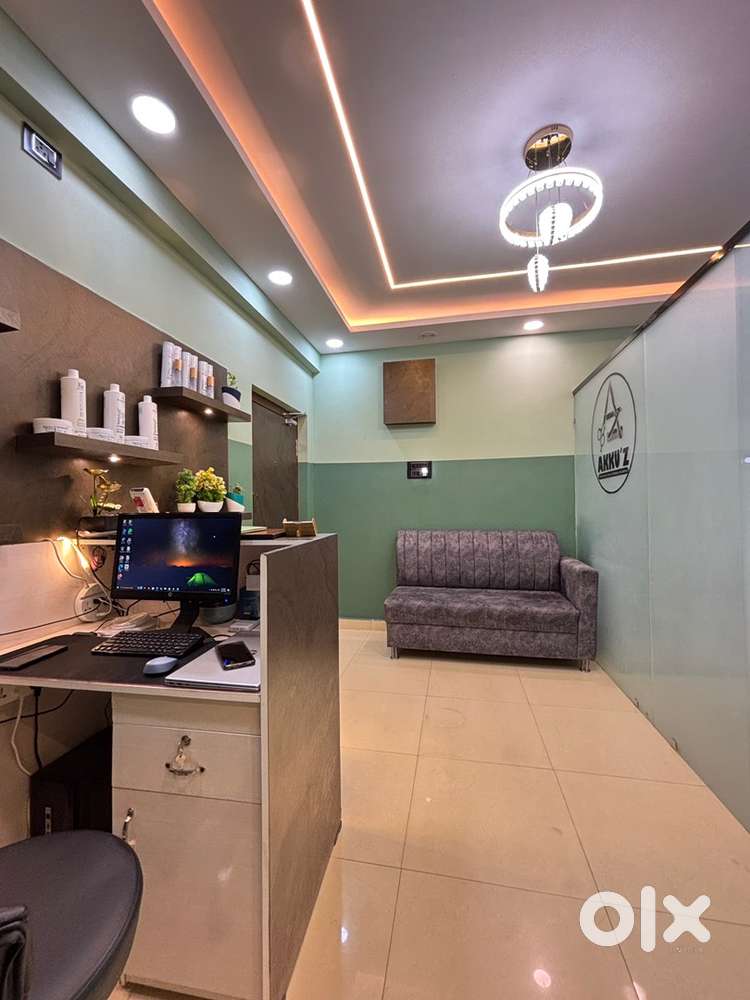 Unisex salon for rent