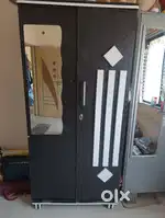 Well maintained wardrobe in affordable prizes