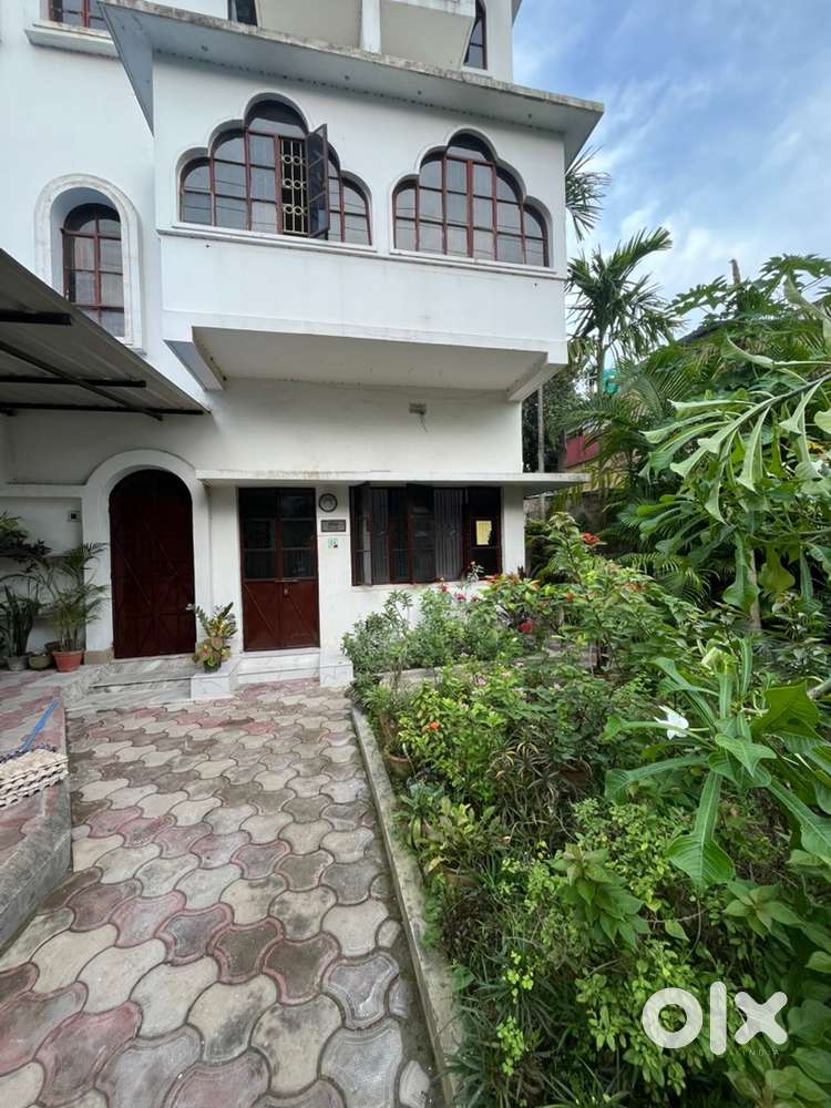 Ground Floor For Rent, Ideal for Residential or office Use