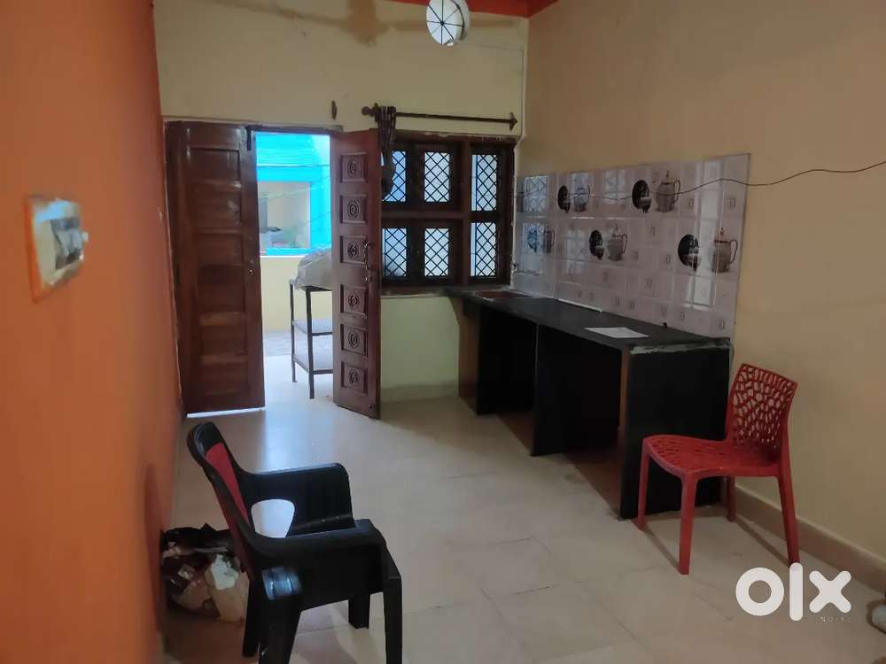 Room' for girls and working woman.