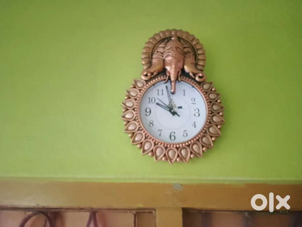 ব্যাংকে বসে কাজ করতে হবে।  সোনার কাজ জানা কারিগর চাই