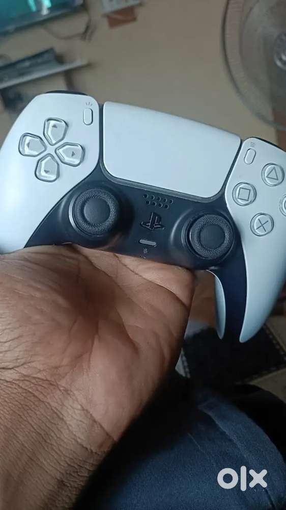 PS 5 CONTROLLER