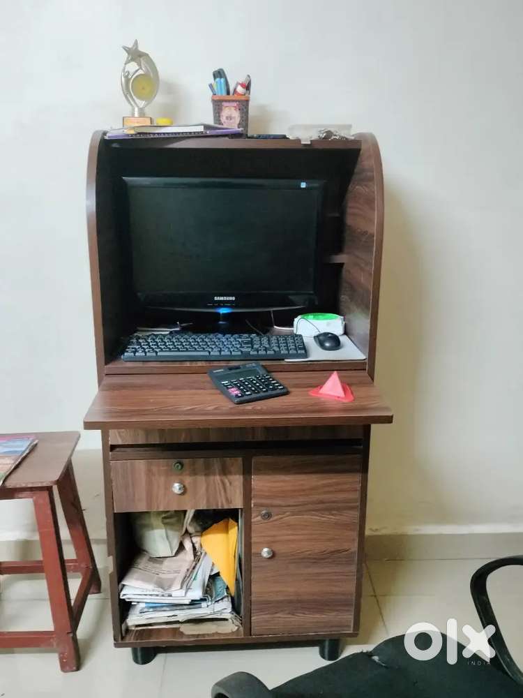 Computer desk in condition