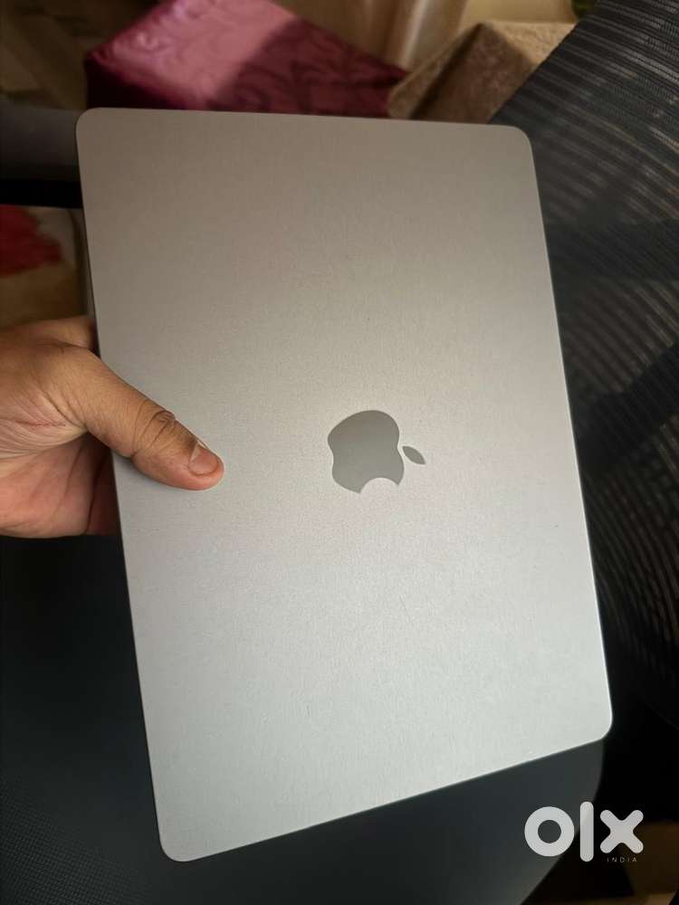 MacBook Air M3 8GB/256GB - 1Yr Old, Laminated, Scratchless