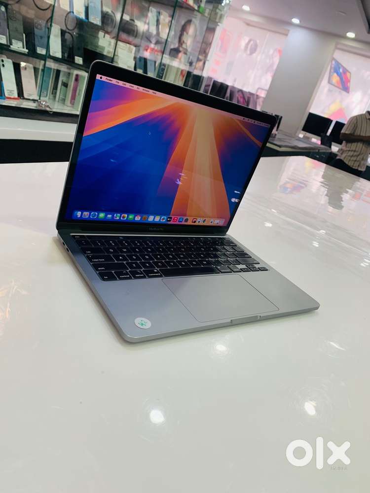 Apple MacBook Pro  13inch  2020  intel i7  32GB  512GB  WRNTY